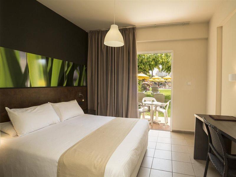 Mayfair Gardens Hotel Paphos Ngoại thất bức ảnh