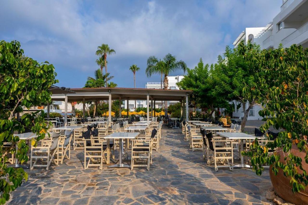 Mayfair Gardens Hotel Paphos Ngoại thất bức ảnh