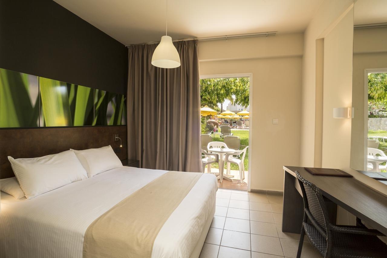 Mayfair Gardens Hotel Paphos Ngoại thất bức ảnh